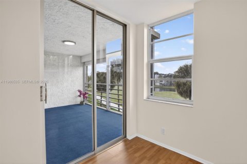 Condominio en venta en Davie, Florida, 3 dormitorios, 104.42 m2 № 2044916 - foto 30