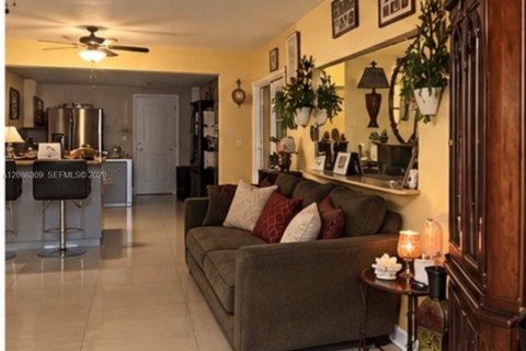 Villa ou maison à vendre à Miami, Floride: 5 chambres, 265.51 m2 № 2367924 - photo 3