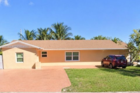 Villa ou maison à Miami, Floride 5 chambres, 265.51 m2 № 2367924