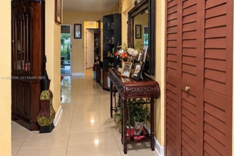 Villa ou maison à vendre à Miami, Floride: 5 chambres, 265.51 m2 № 2367924 - photo 2