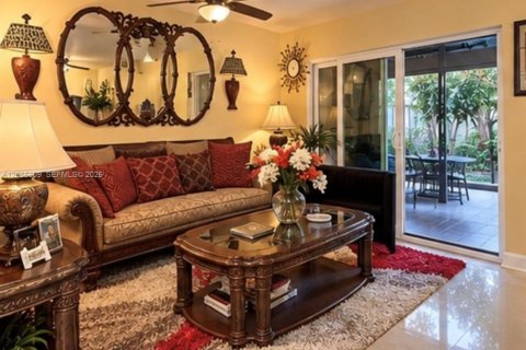 Villa ou maison à vendre à Miami, Floride: 5 chambres, 265.51 m2 № 2367924 - photo 4