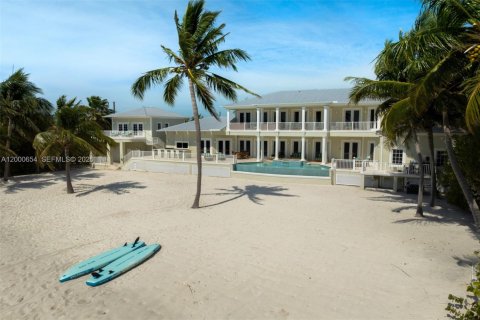 Casa en venta en Islamorada, Village of Islands, Florida, 5 dormitorios, 443.14 m2 № 2066561 - foto 3