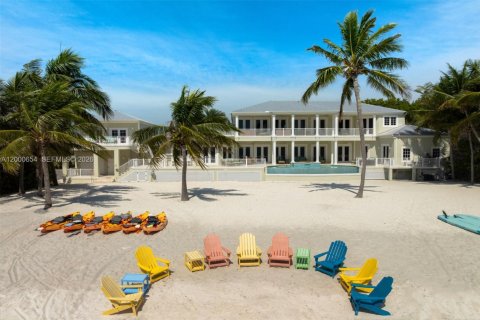 Casa en Islamorada, Village of Islands, Florida 5 dormitorios, 443.14 m2 № 2066561