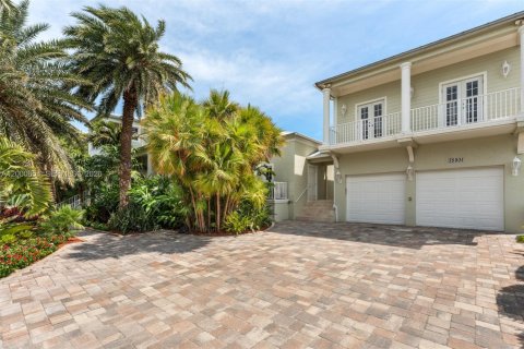 Casa en venta en Islamorada, Village of Islands, Florida, 5 dormitorios, 443.14 m2 № 2066561 - foto 7