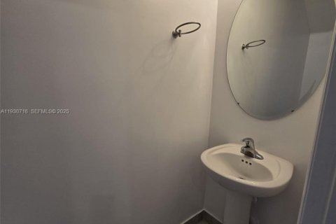 Touwnhouse à louer à Homestead, Floride: 3 chambres, 143.44 m2 № 1989473 - photo 12