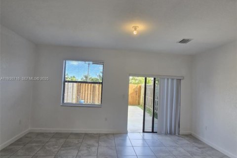 Touwnhouse à louer à Homestead, Floride: 3 chambres, 143.44 m2 № 1989473 - photo 5