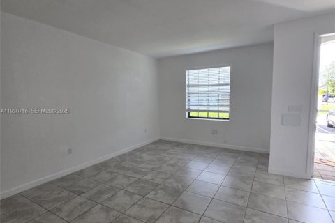 Touwnhouse à louer à Homestead, Floride: 3 chambres, 143.44 m2 № 1989473 - photo 4