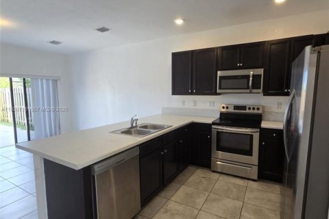 Touwnhouse à louer à Homestead, Floride: 3 chambres, 143.44 m2 № 1989473 - photo 1