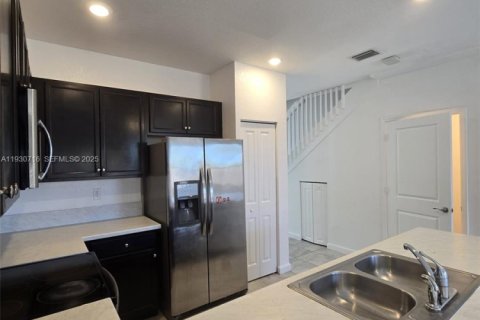 Touwnhouse à louer à Homestead, Floride: 3 chambres, 143.44 m2 № 1989473 - photo 3