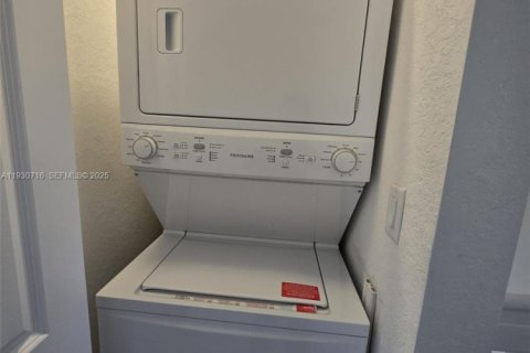 Touwnhouse à louer à Homestead, Floride: 3 chambres, 143.44 m2 № 1989473 - photo 13