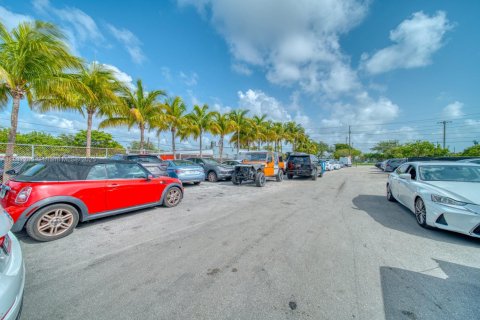 Commercial property in Hollywood, Florida № 1961684 - photo 11