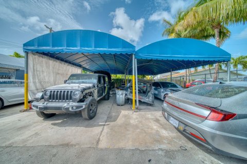 Commercial property in Hollywood, Florida № 1961684 - photo 12