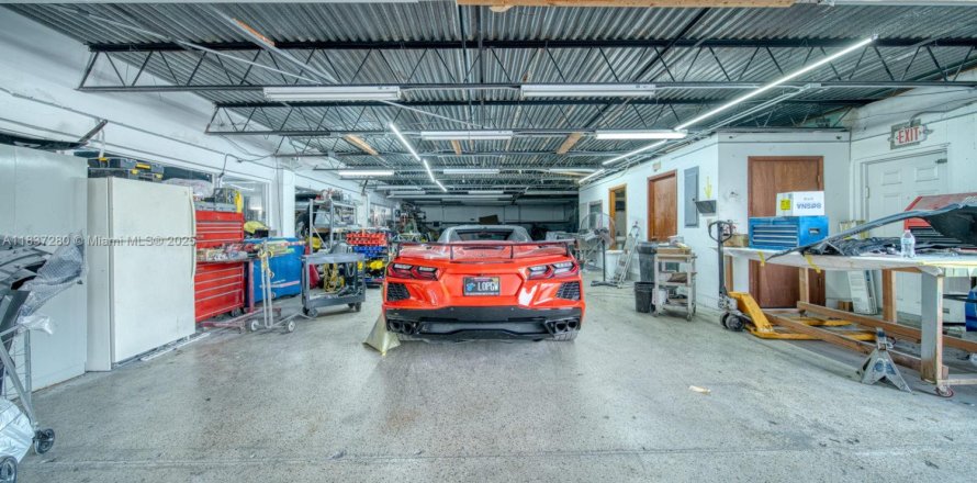 Commercial property in Hollywood, Florida № 1961684