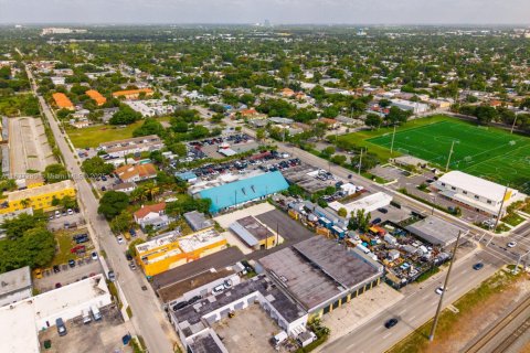 Commercial property in Hollywood, Florida № 1961684 - photo 18