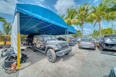 Commercial property in Hollywood, Florida № 1961684 - photo 13