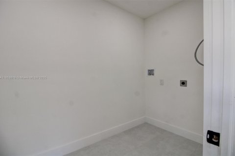 House in Miami Gardens, Florida 5 bedrooms, 182.37 sq.m. № 1874920 - photo 16