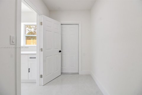 House in Miami Gardens, Florida 5 bedrooms, 182.37 sq.m. № 1874920 - photo 17