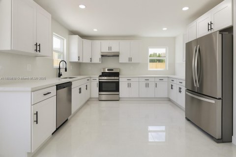 House in Miami Gardens, Florida 5 bedrooms, 182.37 sq.m. № 1874920 - photo 1