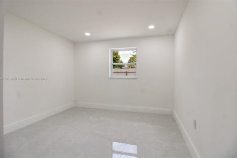 House in Miami Gardens, Florida 5 bedrooms, 182.37 sq.m. № 1874920 - photo 14