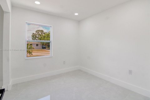 House in Miami Gardens, Florida 5 bedrooms, 182.37 sq.m. № 1874920 - photo 8