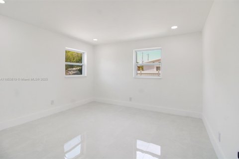 House in Miami Gardens, Florida 5 bedrooms, 182.37 sq.m. № 1874920 - photo 9