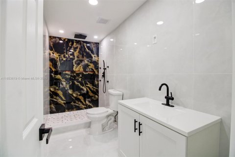 House in Miami Gardens, Florida 5 bedrooms, 182.37 sq.m. № 1874920 - photo 10