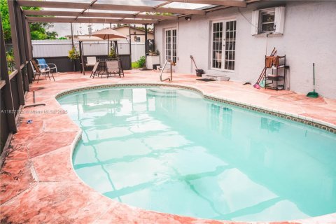 Casa en venta en Miami, Florida, 5 dormitorios, 176.61 m2 № 1790493 - foto 28