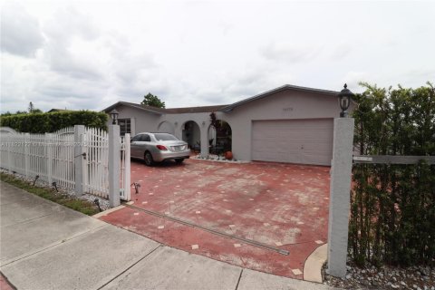 Casa en venta en Miami, Florida, 5 dormitorios, 176.61 m2 № 1790493 - foto 1