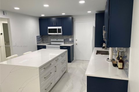 Снять в аренду кондоминиум в Бока-Ратон, Флорида 1 спальня, 89.19м2, № 1999786 - фото 2