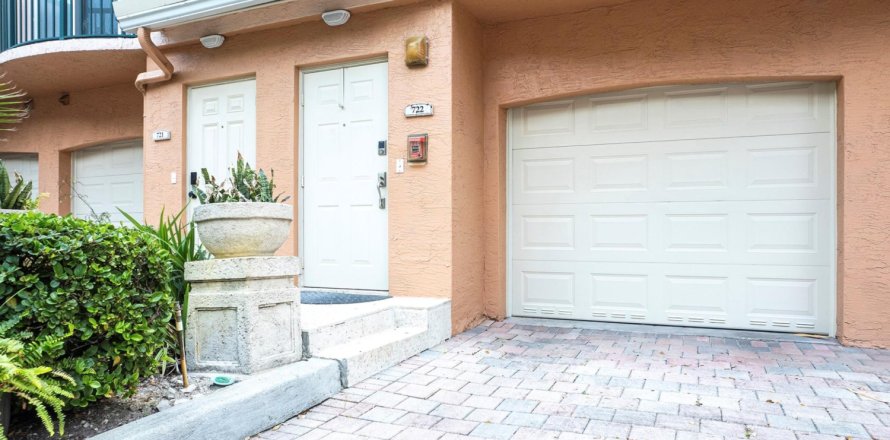 Townhouse in Fort Lauderdale, Florida 1 bedroom, 81.57 sq.m. № 1179642