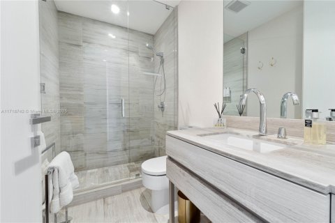 Condo in Sunny Isles Beach, Florida, 2 bedrooms  № 1921007 - photo 11
