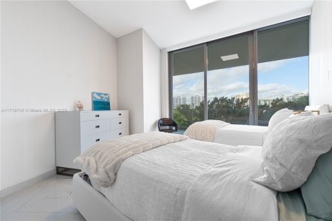 Condo in Sunny Isles Beach, Florida, 2 bedrooms  № 1921007 - photo 10