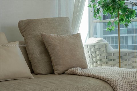 Condo in Sunny Isles Beach, Florida, 2 bedrooms  № 1921007 - photo 12