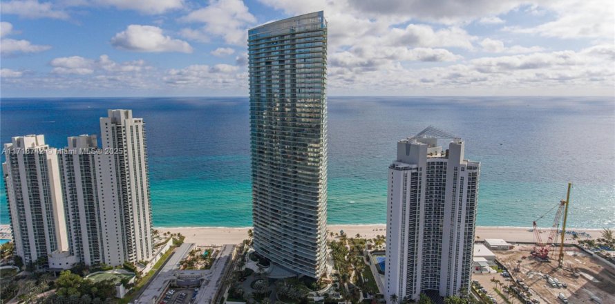 Condo in Sunny Isles Beach, Florida, 2 bedrooms  № 1921007