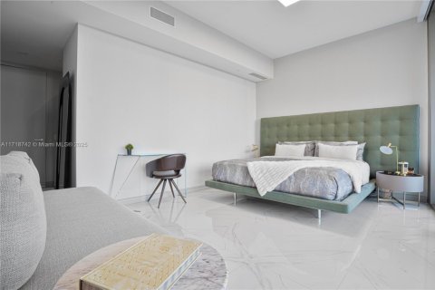 Condo in Sunny Isles Beach, Florida, 2 bedrooms  № 1921007 - photo 5