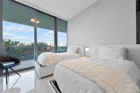Condo in Sunny Isles Beach, Florida, 2 bedrooms  № 1921007 - photo 9
