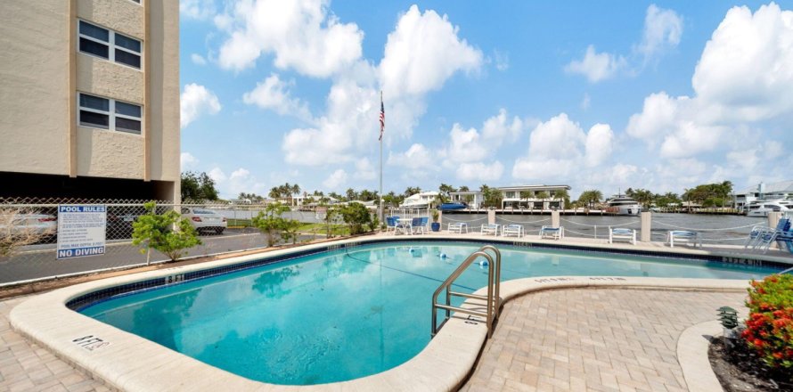 Condo in Pompano Beach, Florida, 1 bedroom  № 1189674