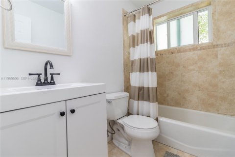 Condominio en venta en Miami Beach, Florida, 2 dormitorios, 88.26 m2 № 2021928 - foto 3