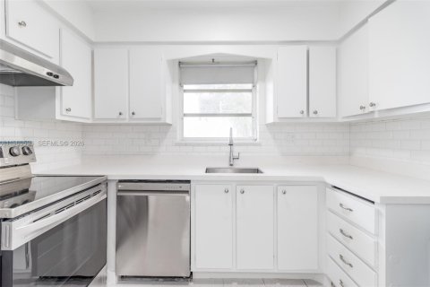 Condominio en venta en Miami Beach, Florida, 2 dormitorios, 88.26 m2 № 2021928 - foto 2