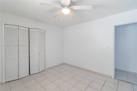 Condominio en venta en Miami Beach, Florida, 2 dormitorios, 88.26 m2 № 2021928 - foto 12