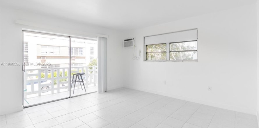 Condominio en Miami Beach, Florida, 2 dormitorios  № 2021928