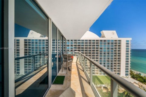 Condominio en alquiler en Miami Beach, Florida, 2 dormitorios, 128.86 m2 № 2029583 - foto 11