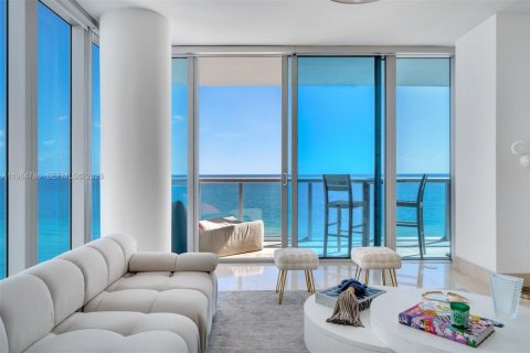 Condominio en alquiler en Miami Beach, Florida, 2 dormitorios, 128.86 m2 № 2029583 - foto 2