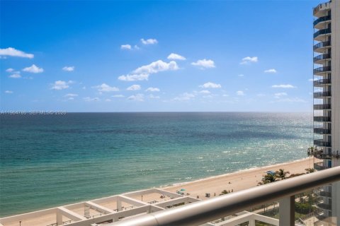 Condominio en alquiler en Miami Beach, Florida, 2 dormitorios, 128.86 m2 № 2029583 - foto 23