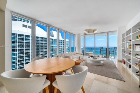 Condominio en Miami Beach, Florida, 2 dormitorios  № 2029583