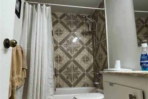 Condominio en alquiler en Hollywood, Florida, 1 dormitorio, 84.17 m2 № 1836508 - foto 17