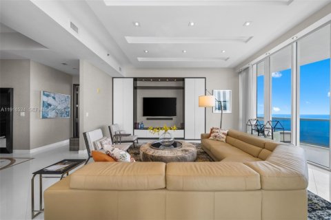 Condominio en venta en Sunny Isles Beach, Florida, 3 dormitorios, 257.15 m2 № 2035419 - foto 3