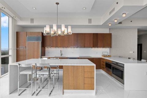 Condominio en venta en Sunny Isles Beach, Florida, 3 dormitorios, 257.15 m2 № 2035419 - foto 13