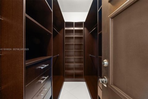 Condominio en venta en Sunny Isles Beach, Florida, 3 dormitorios, 257.15 m2 № 2035419 - foto 17