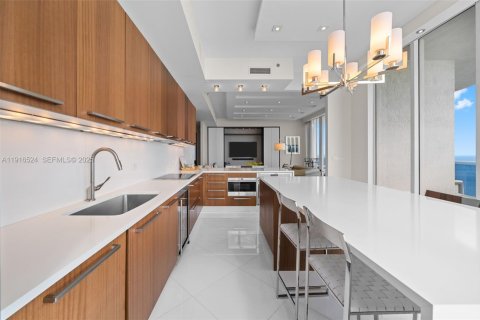 Condominio en venta en Sunny Isles Beach, Florida, 3 dormitorios, 257.15 m2 № 2035419 - foto 5